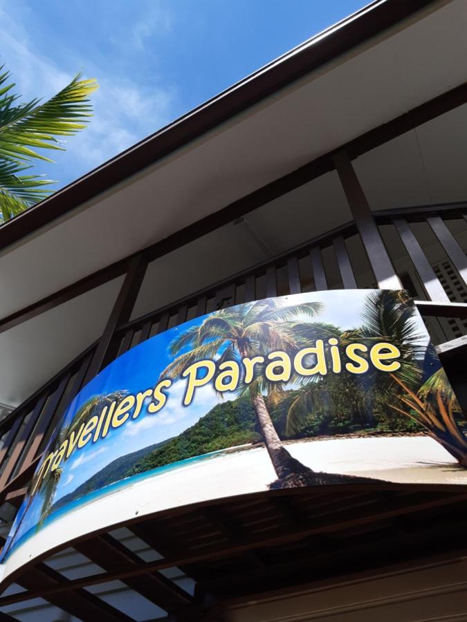 Travellers Paradise Cairns Dış mekan fotoğraf The sign at the entrance of the resort