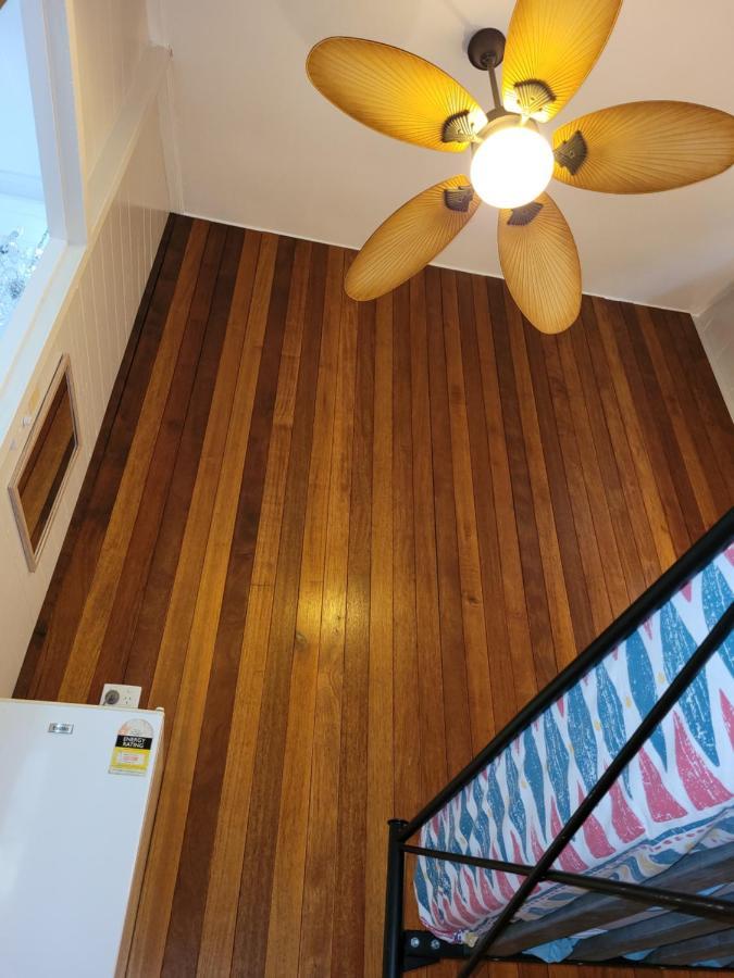 Travellers Paradise Cairns Dış mekan fotoğraf A floor made of teak