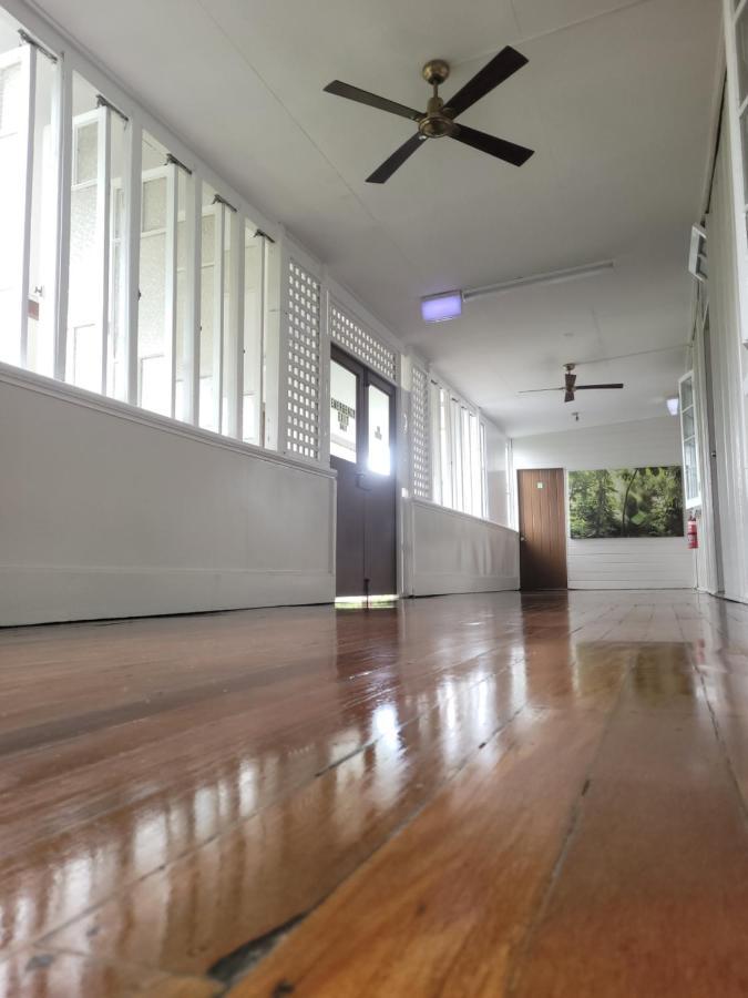 Travellers Paradise Cairns Dış mekan fotoğraf Interior of the school