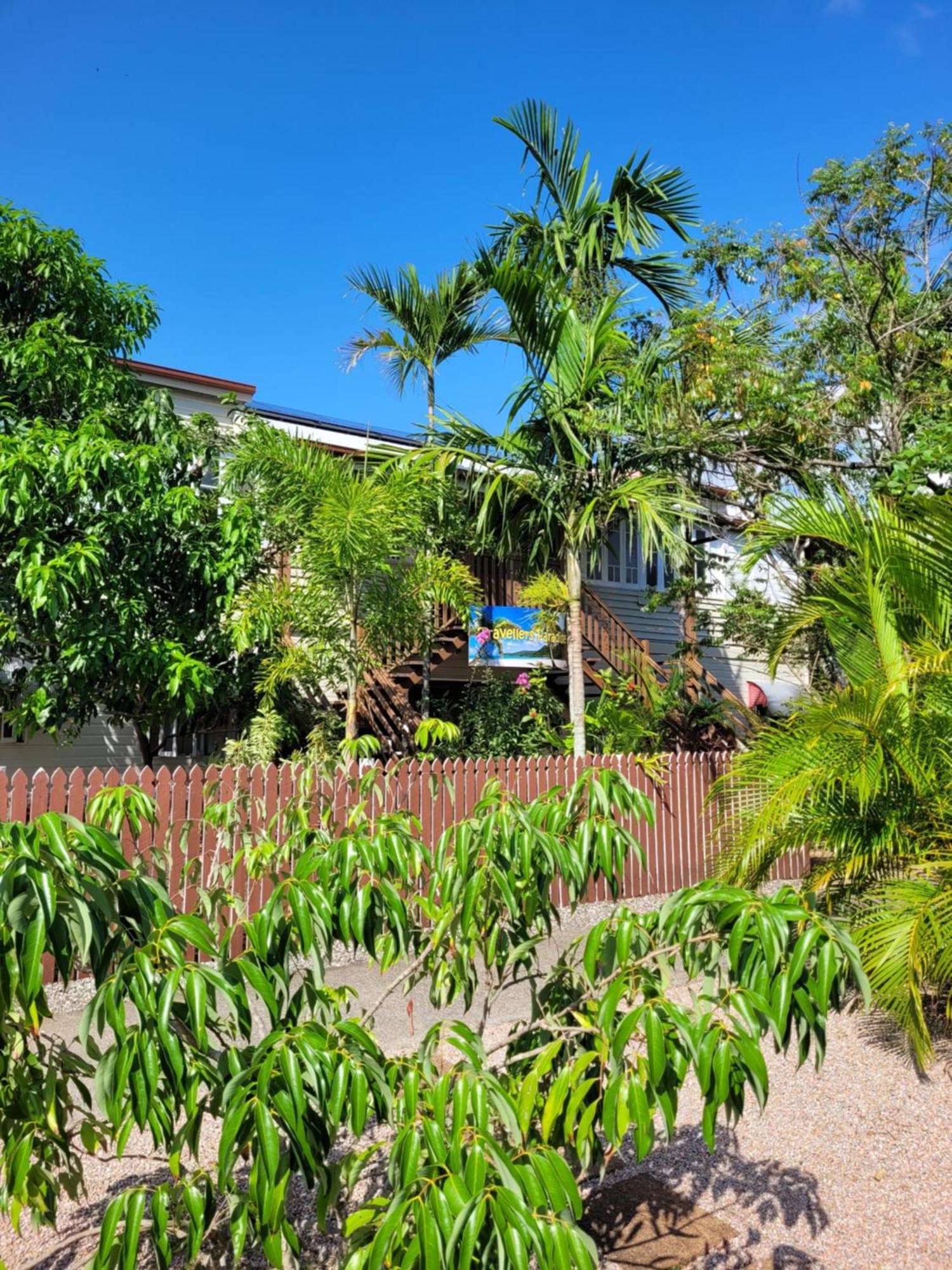 Travellers Paradise Cairns Dış mekan fotoğraf The house from the street