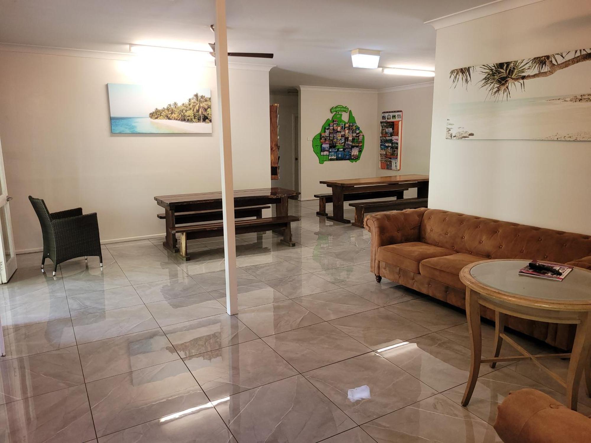 Travellers Paradise Cairns Dış mekan fotoğraf The lobby of the hostel