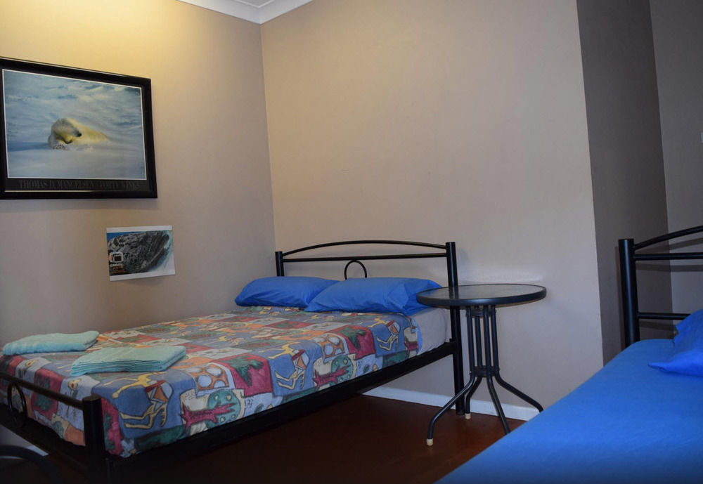 Travellers Paradise Cairns Dış mekan fotoğraf A room at the hostel