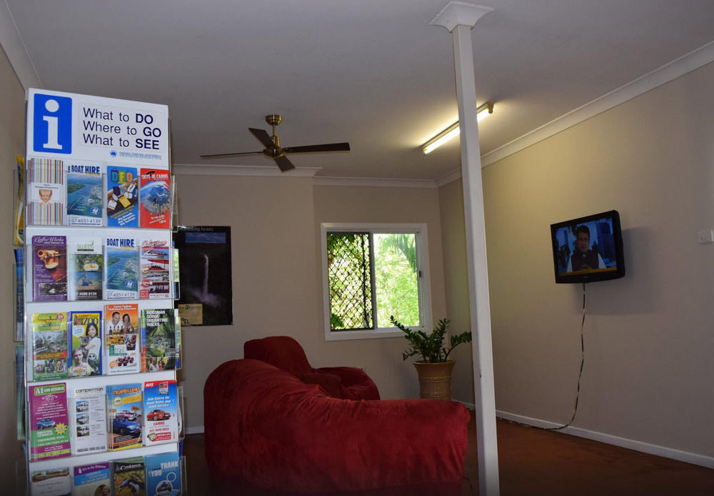 Travellers Paradise Cairns Dış mekan fotoğraf The lobby of the station