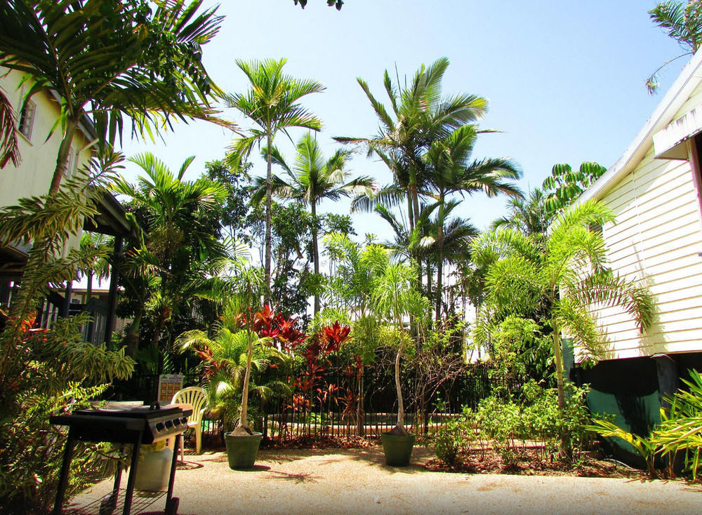 Travellers Paradise Cairns Dış mekan fotoğraf The courtyard of the Old Museum Building