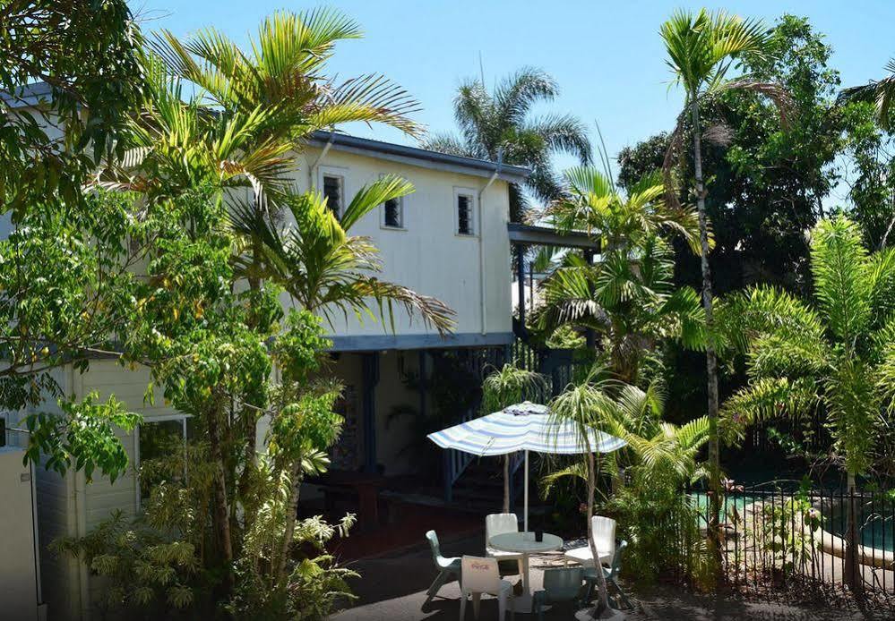 Travellers Paradise Cairns Dış mekan fotoğraf The house from the rear